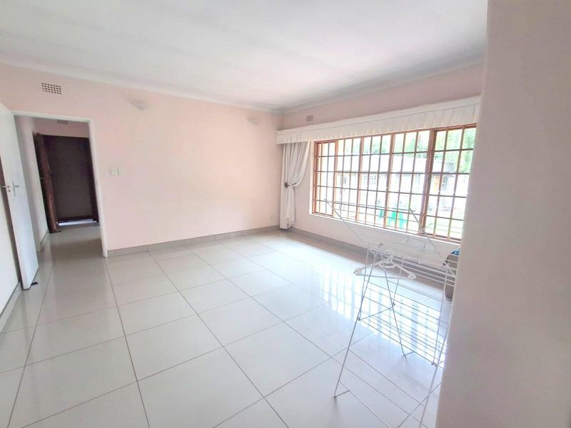 FAMILY HOME OR BUSINESS PREMISES IN BEDFORDVIEW- GATED SECURE STREET - Photo 4