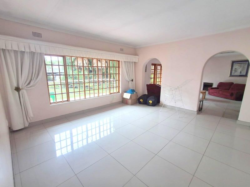 FAMILY HOME OR BUSINESS PREMISES IN BEDFORDVIEW- GATED SECURE STREET - Photo 3