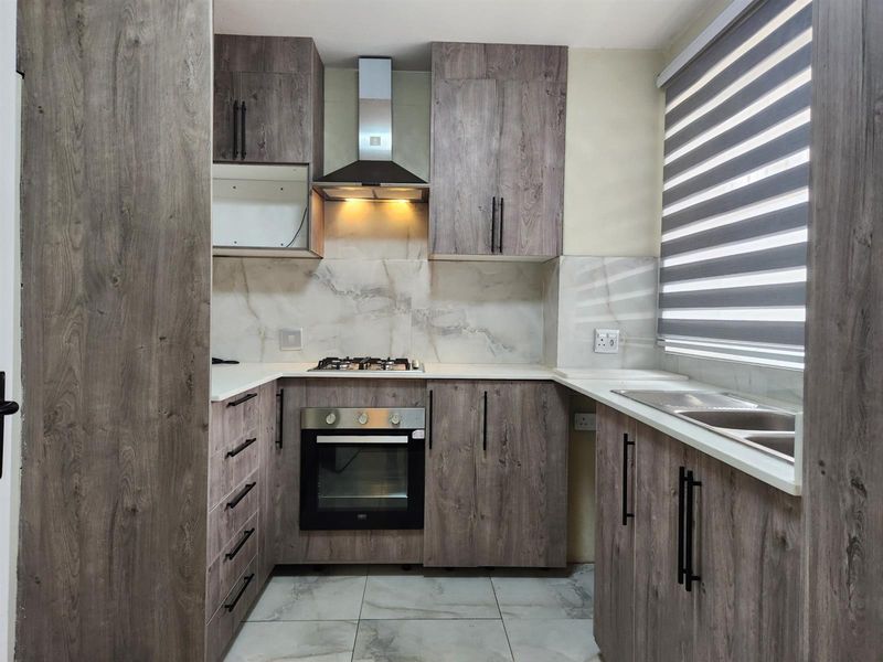 Apartment To Rent in Lyndhurst, Johannesburg - Photo 2