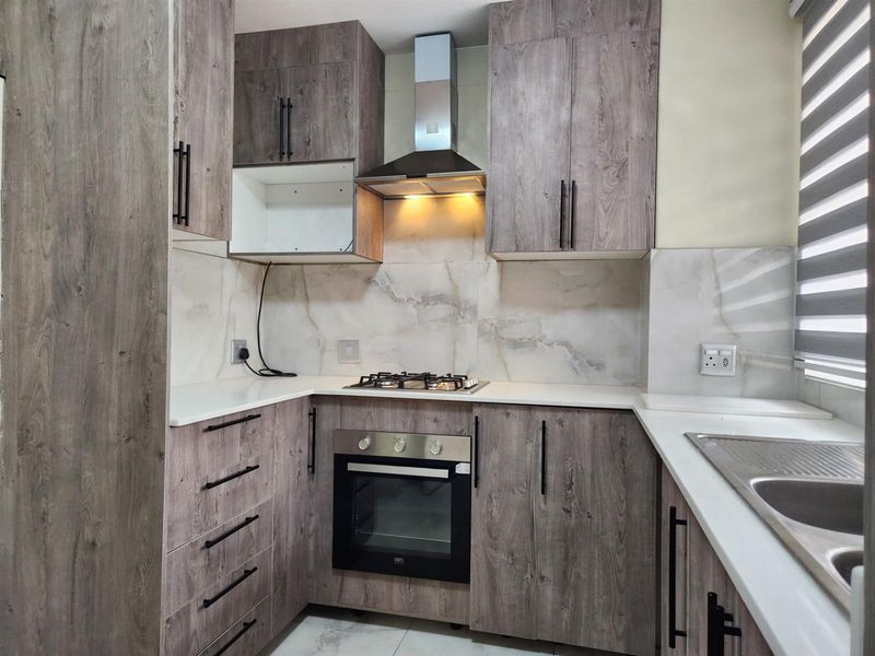 Apartment To Rent in Lyndhurst, Johannesburg - Photo 3