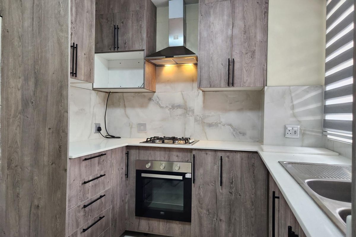 Apartment To Rent in Lyndhurst, Johannesburg - Photo 3