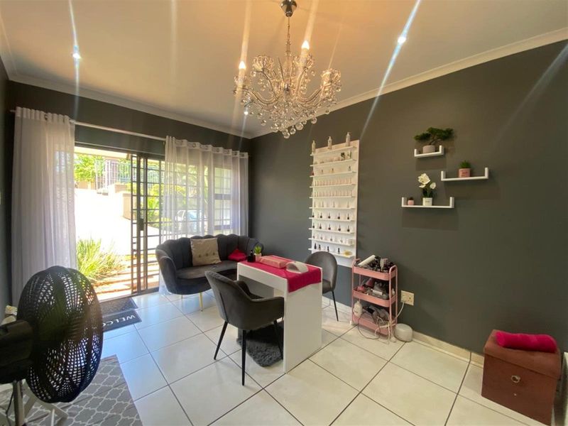 Stunning 1.5-Bedroom Ground Floor Cottage - Durban North - R8,500 - Photo 2