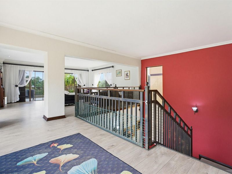 Spacious Home and Cottage with Beautiful Views in a Secure Gated Cul-de-Sac - Photo 5