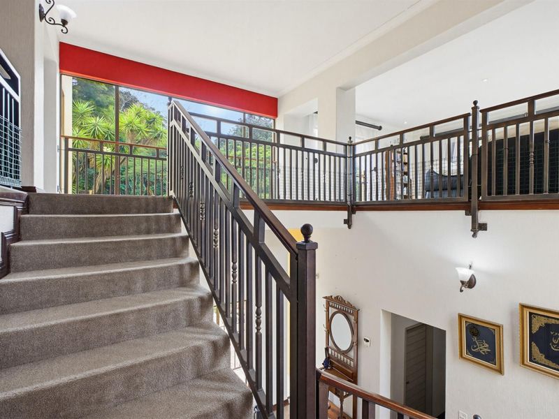 Spacious Home and Cottage with Beautiful Views in a Secure Gated Cul-de-Sac - Photo 3