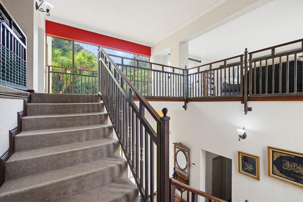 Spacious Home and Cottage with Beautiful Views in a Secure Gated Cul-de-Sac - Photo 3