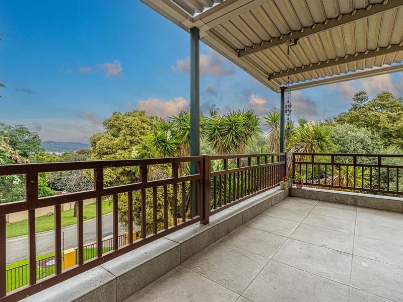 Spacious Home and Cottage with Beautiful Views in a Secure Gated Cul-de-Sac - Photo 6