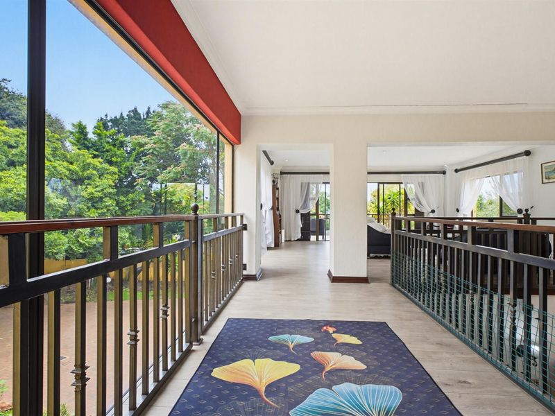 Spacious Home and Cottage with Beautiful Views in a Secure Gated Cul-de-Sac - Photo 4