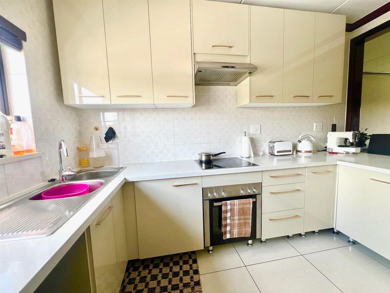 3 Bed 2 Baths Luxurious Home TO LET!! - Photo 6