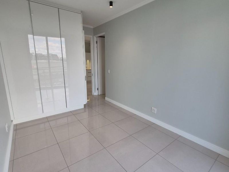 Luxury 2-Bedroom Apartment for Sale | Prime Investment | Ellipse Waterfall - R3 500 000 - Photo 8
