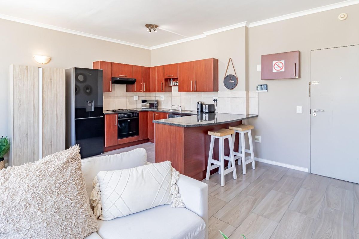 Furnished Two Bedroom Apartment For Rent in City of Cape Town - Photo 4