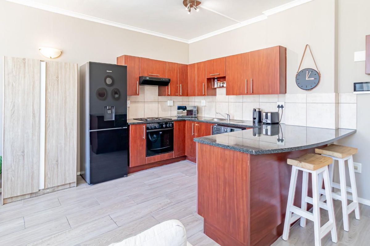 Furnished Two Bedroom Apartment For Rent in City of Cape Town - Photo 2