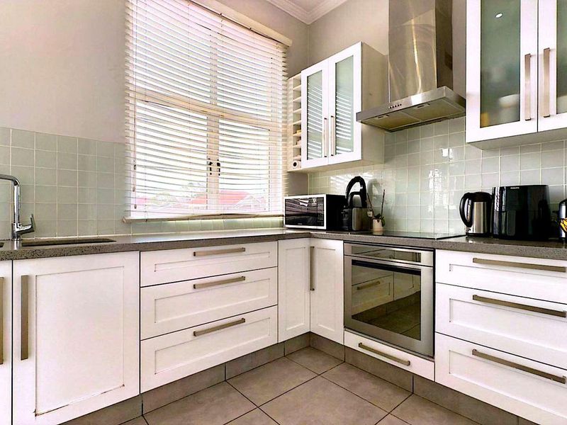 Apartment For Sale in Musgrave, Durban, KwaZulu Natal - Photo 2