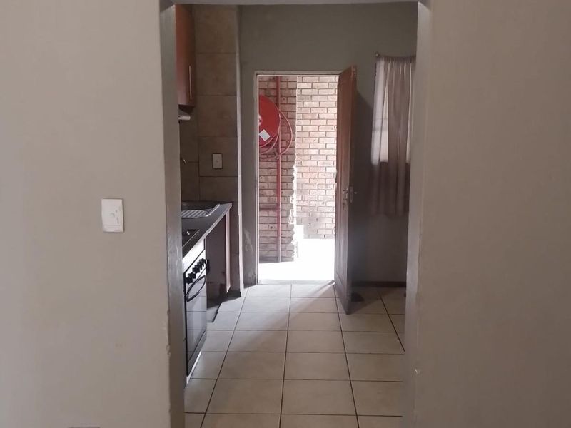 2 Bedroom Apartment For Sale in Kempton Park Central, Kempton Park - Photo 4