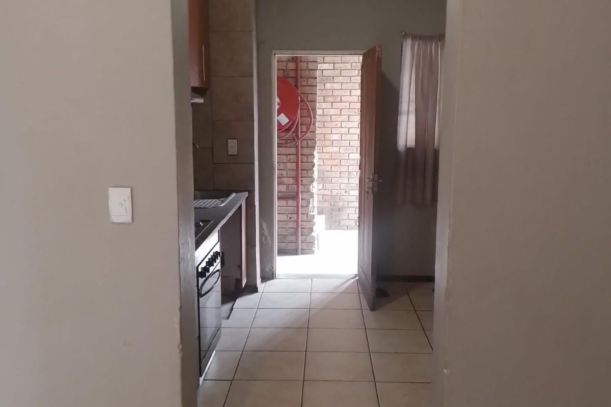 2 Bedroom Apartment For Sale in Kempton Park Central, Kempton Park - Photo 4