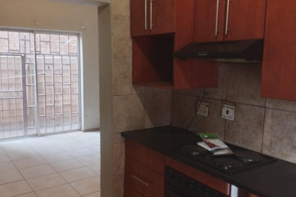 2 Bedroom Apartment For Sale in Kempton Park Central, Kempton Park - Photo 5