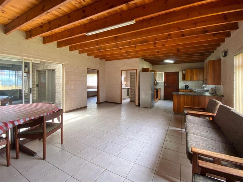 Spacious 5 Bedroom Home with Mountain Views and Great Potential! - Photo 4