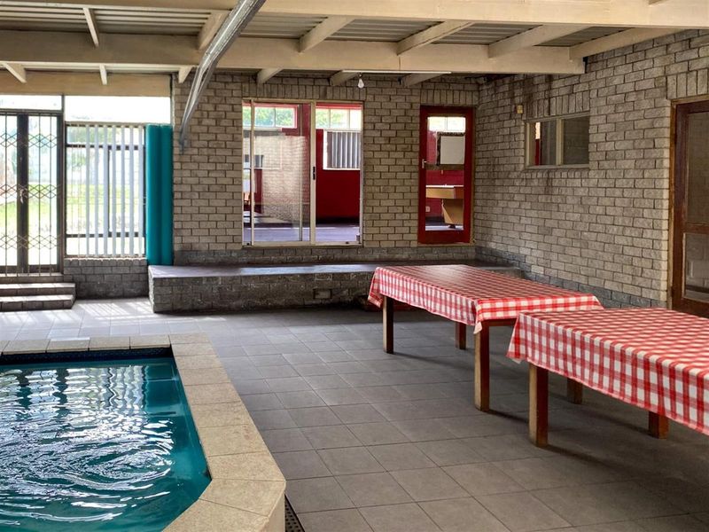 Spacious 5 Bedroom Home with Mountain Views and Great Potential! - Photo 8