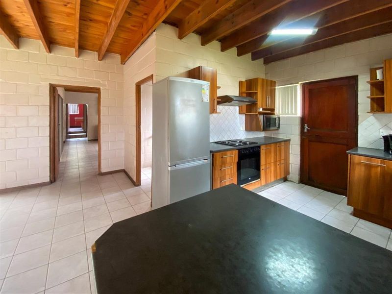 Spacious 5 Bedroom Home with Mountain Views and Great Potential! - Photo 5