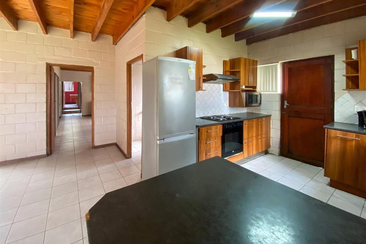 Spacious 5 Bedroom Home with Mountain Views and Great Potential! - Photo 5