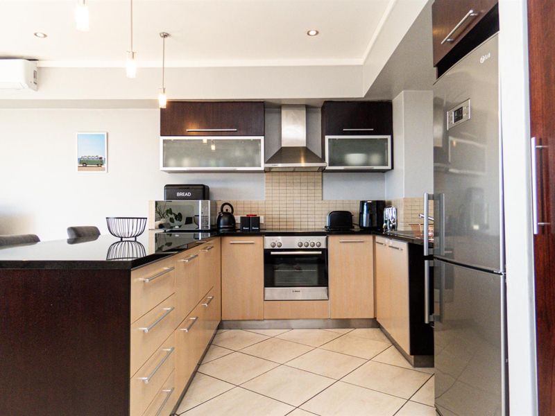 City living at it's finest in Cape Town 1 Bedroom 1 Bathroom for Sale - Photo 4