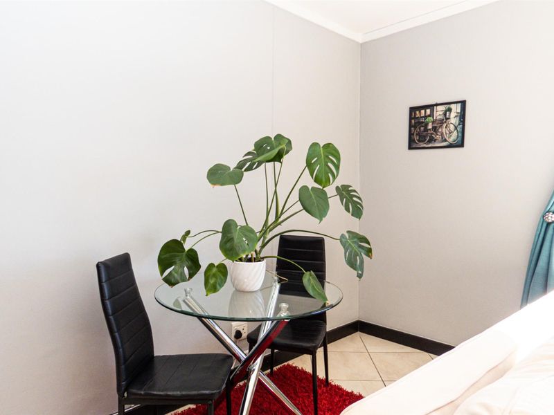 City living at it's finest in Cape Town 1 Bedroom 1 Bathroom for Sale - Photo 8