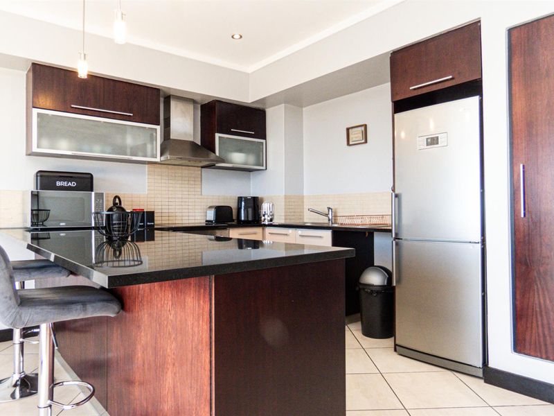 City living at it's finest in Cape Town 1 Bedroom 1 Bathroom for Sale - Photo 2