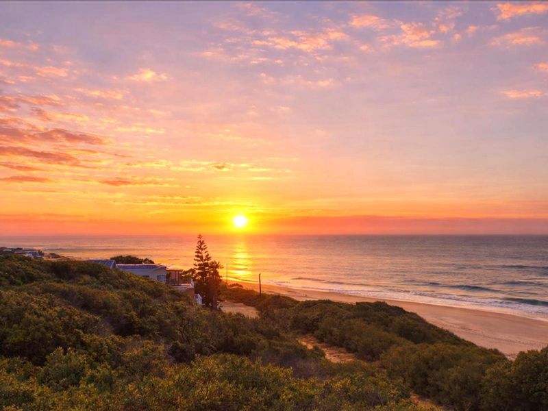 Island-Style Beachfront Stand in Paradise Beach | Permanent Ocean Views and Greenbelt Privacy - Photo 3