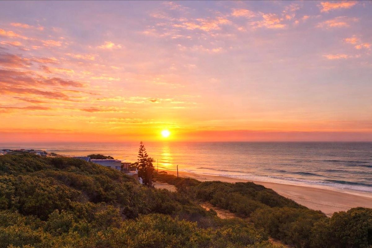 Island-Style Beachfront Stand in Paradise Beach | Permanent Ocean Views and Greenbelt Privacy - Photo 3