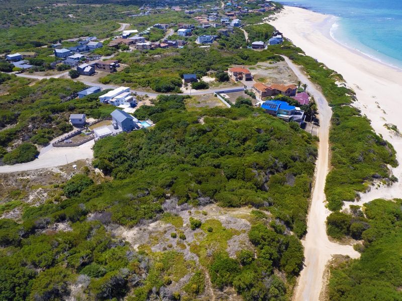 Island-Style Beachfront Stand in Paradise Beach | Permanent Ocean Views and Greenbelt Privacy - Photo 4