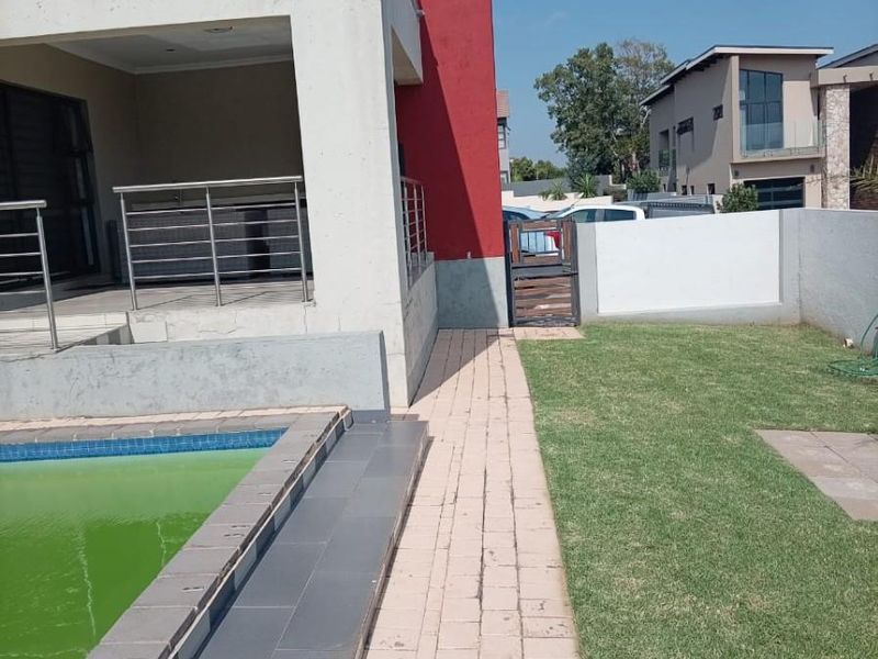 4 Bedroom House For Sale in Heron Hill Garden Estate, Boardwalk, Pretoria - Photo 4