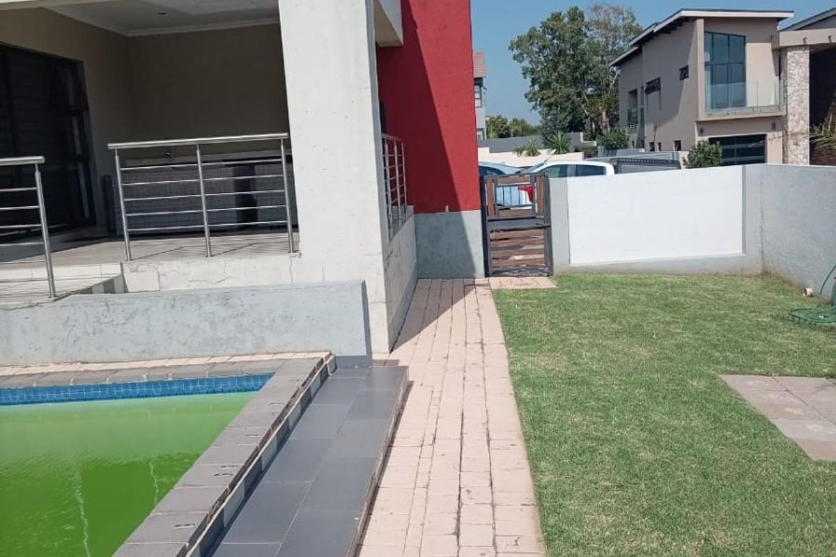 4 Bedroom House For Sale in Heron Hill Garden Estate, Boardwalk, Pretoria - Photo 4