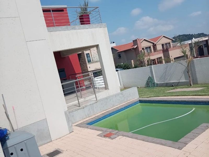 4 Bedroom House For Sale in Heron Hill Garden Estate, Boardwalk, Pretoria - Photo 6