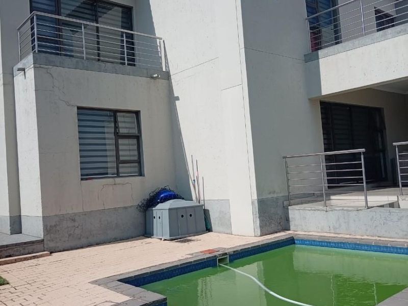 4 Bedroom House For Sale in Heron Hill Garden Estate, Boardwalk, Pretoria - Photo 8