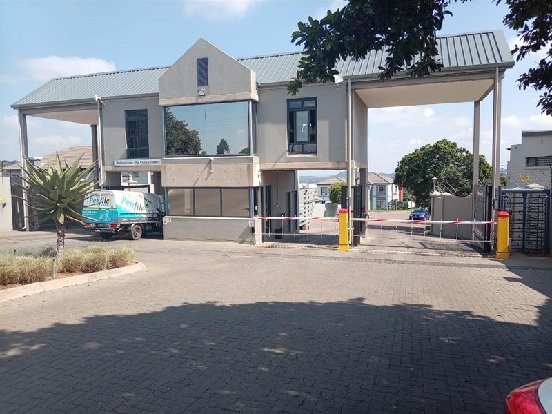 4 Bedroom House For Sale in Heron Hill Garden Estate, Boardwalk, Pretoria - Photo 2