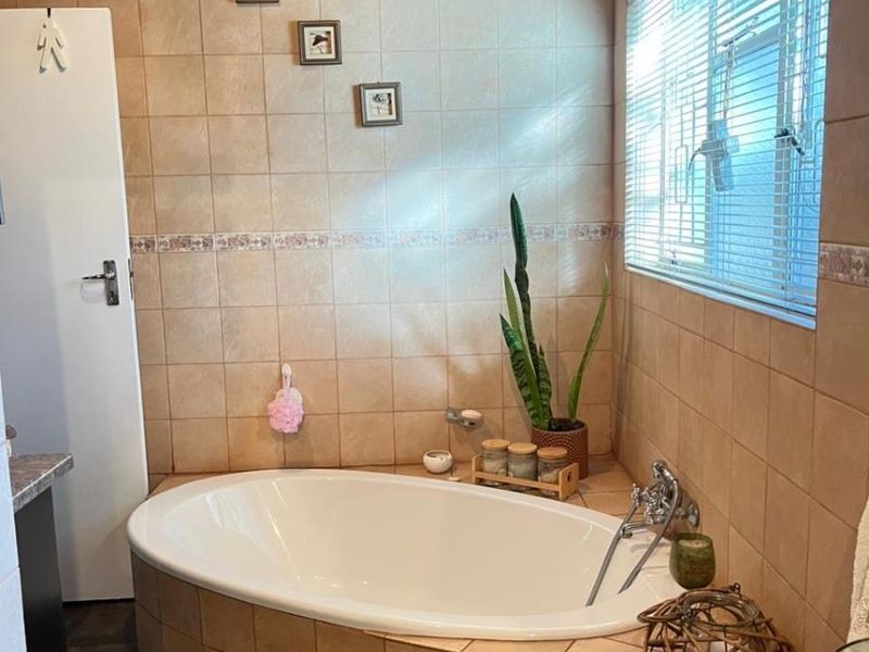 House For Sale in Huttenheights, Newcastle, KwaZulu Natal - Photo 10