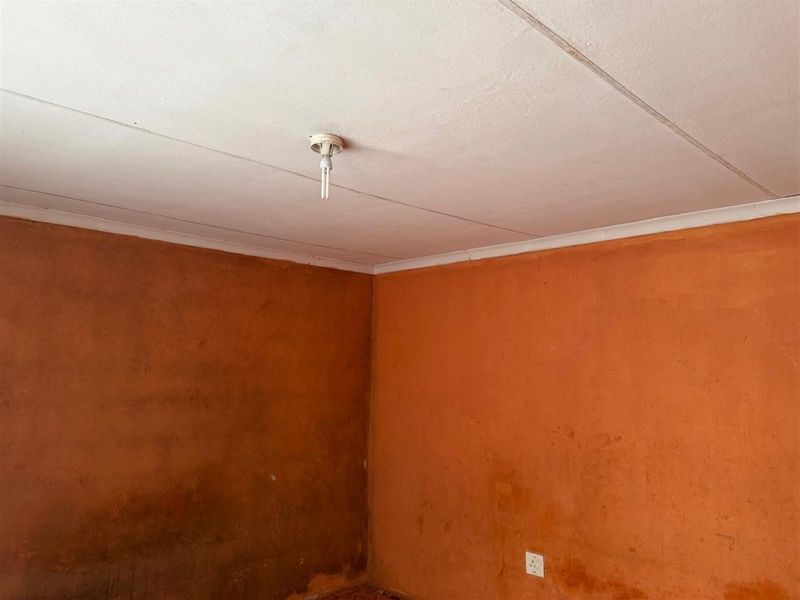 House For Sale in Madadeni H, Madadeni, Newcastle, KwaZulu Natal - Photo 8