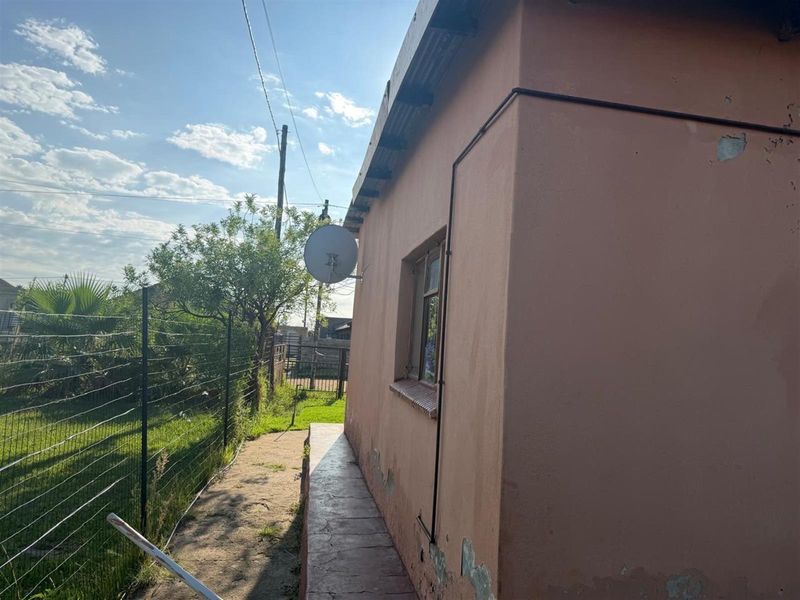 House For Sale in Madadeni H, Madadeni, Newcastle, KwaZulu Natal - Photo 4