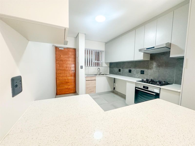 Modern, Majestic, and Meticulously Designed at One on York in George - Photo 4