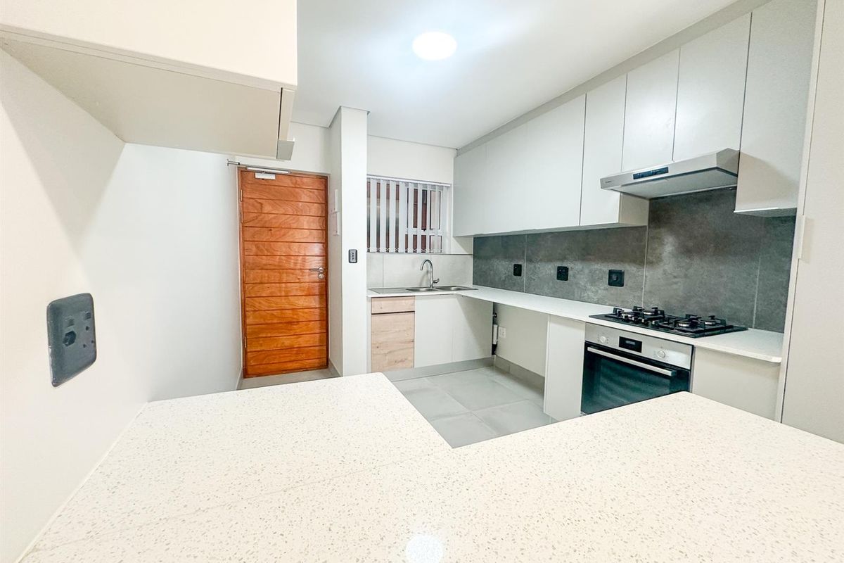 Modern, Majestic, and Meticulously Designed at One on York in George - Photo 4