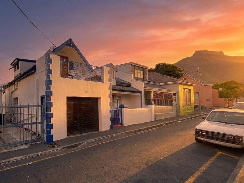 4 bedroom gem in the heart of Woodstock. - Photo 2