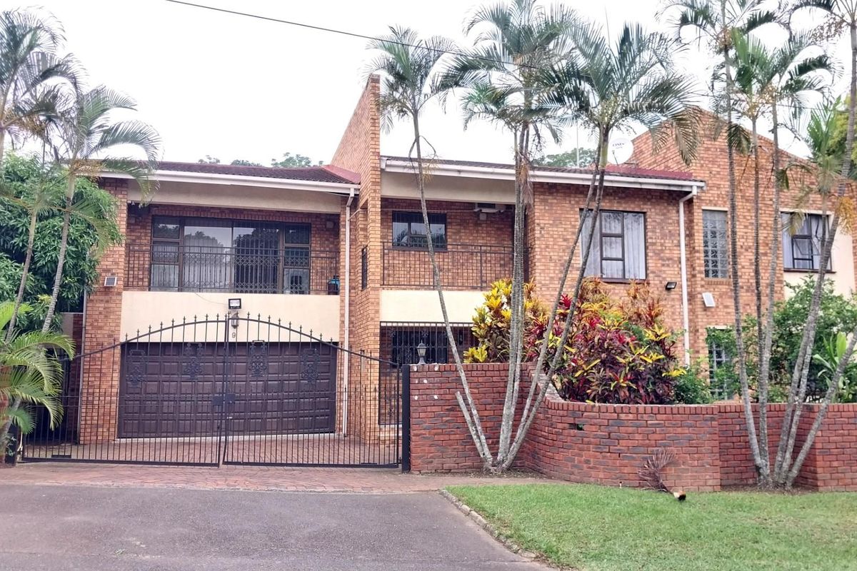 SPACIOUS FAMILY HOUSE FOR SALE IN CLARE HILLS - Photo 4