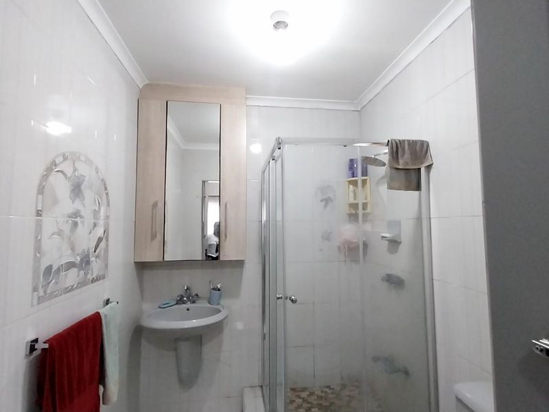 SPACIOUS FAMILY HOUSE FOR SALE IN CLARE HILLS - Photo 10