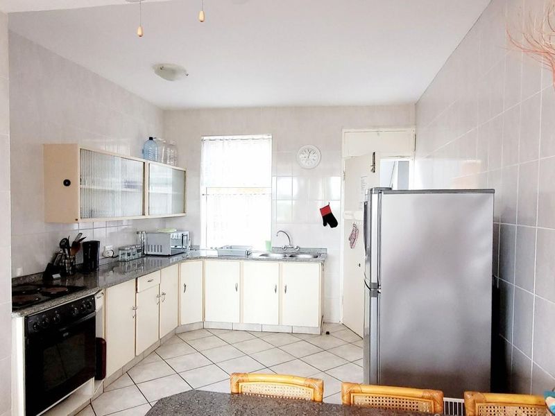 Apartment For Sale in Uvongo Beach, Margate, KwaZulu Natal - Photo 3