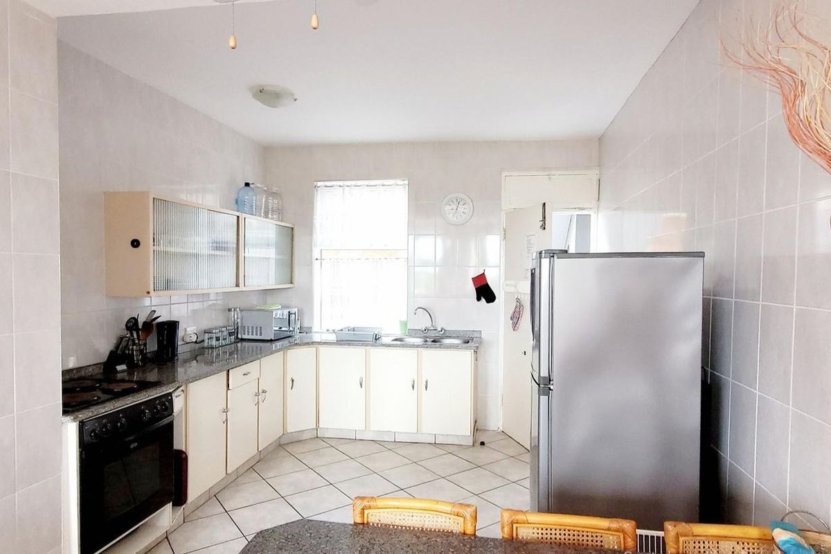 Apartment For Sale in Uvongo Beach, Margate, KwaZulu Natal - Photo 3