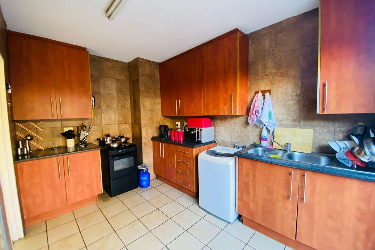 Townhouse For Sale in Vaalpark, Sasolburg - Photo 4