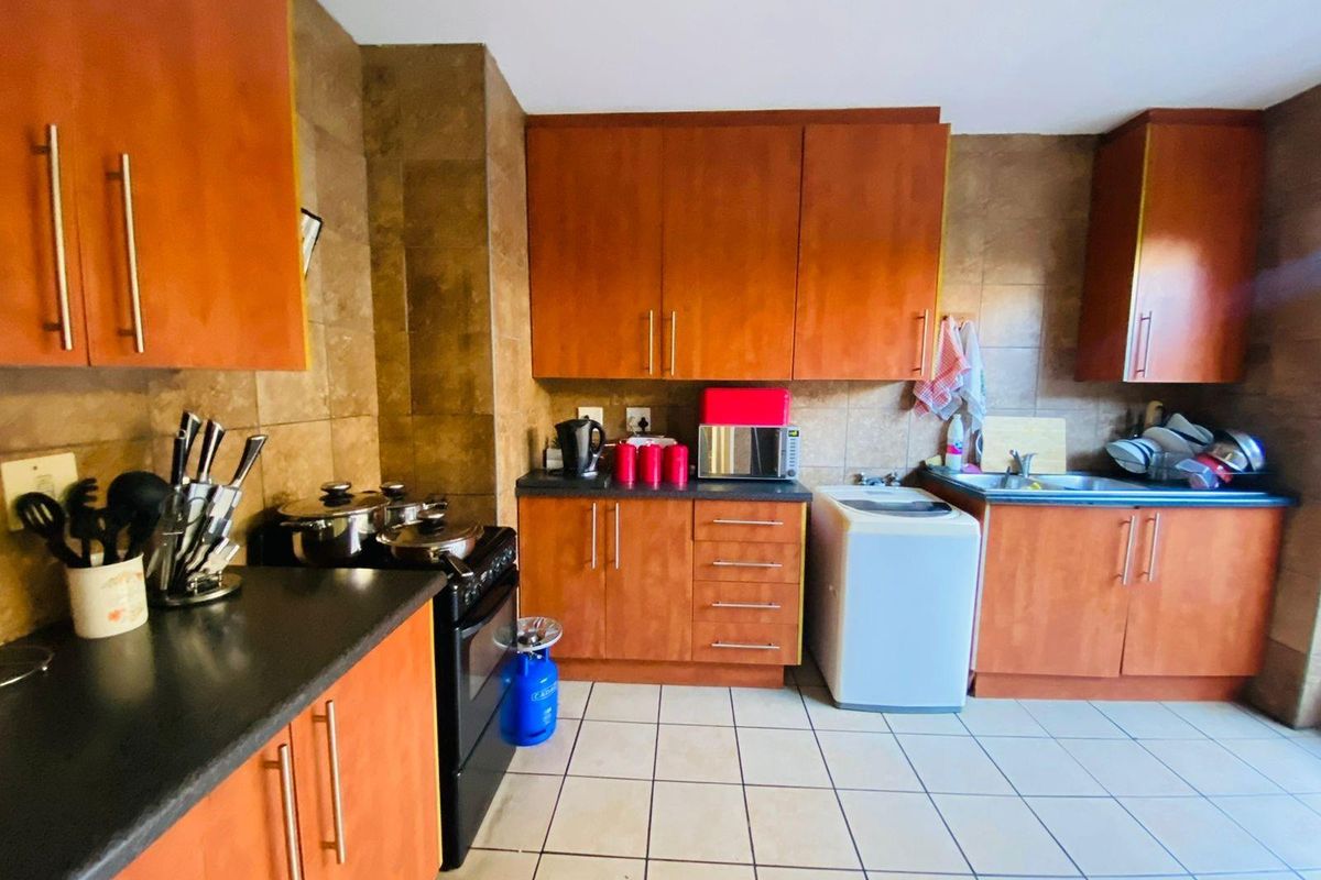 Townhouse For Sale in Vaalpark, Sasolburg - Photo 3