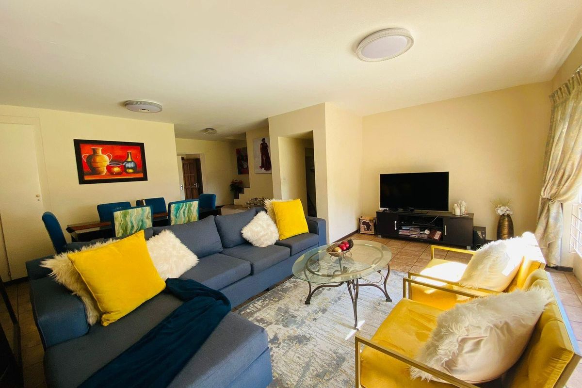 Townhouse For Sale in Vaalpark, Sasolburg - Photo 5