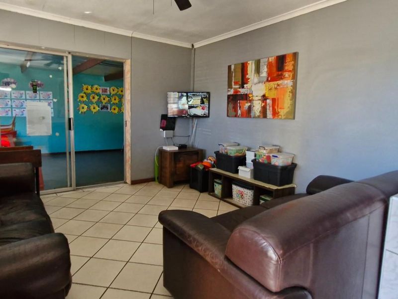 Family Home with Separate Flatlet - Great Investment Opportunity in Bothasig - Photo 7