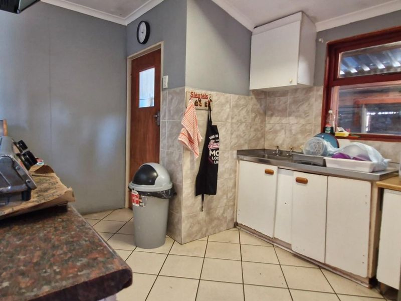 Family Home with Separate Flatlet - Great Investment Opportunity in Bothasig - Photo 3