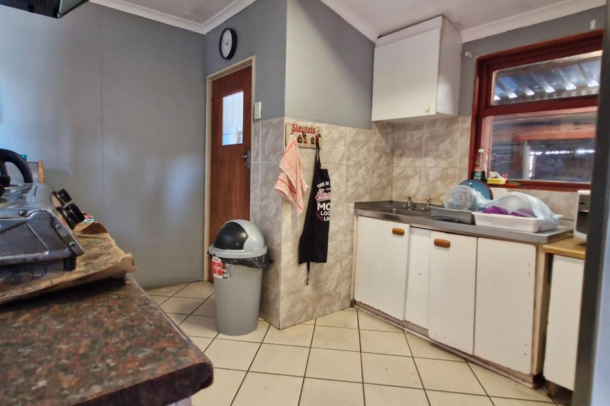 Family Home with Separate Flatlet - Great Investment Opportunity in Bothasig - Photo 3